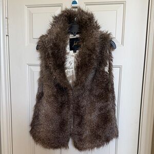 Jack by BB Dakota Faux Fur Vest in Brown